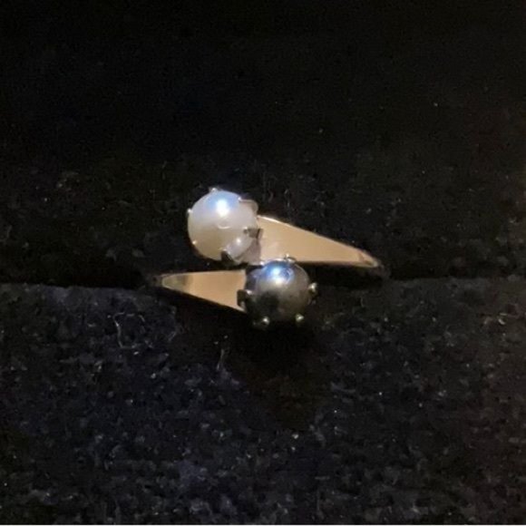 Sarah Coventry NIGHT N DAY 1970 Double Faux Pearl ring - Picture 1 of 4